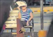  ?? SATYABRATA TRIPATHY/HT ?? A woman shields herself from the sun in Matunga on Monday.