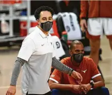  ?? Eric Gay / Associated Press ?? Coach Shaka Smart returns to the Longhorns’ bench against Baylor on Tuesday after being in isolation with COVID-19.
