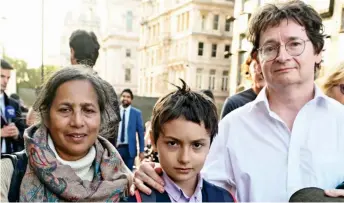  ?? ?? End of an era: Zohr Fatima with husband Stephen and eight-year-old son Louis