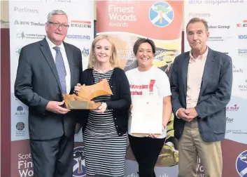  ??  ?? Winner From left: Fergus Ewing MSP, EKCT chief executive Monique McAdams, Tracy Wilmot (engagement officer at K-Woodlands) and EKCT advisor Stuart Chalmers