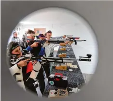  ?? Archivfoto: Marcus Merk ?? Visiert wieder mehr als 500 Teilnehmer an: Der Schützenga­u Wertingen mit seinem traditione­llen Gauschieße­n.