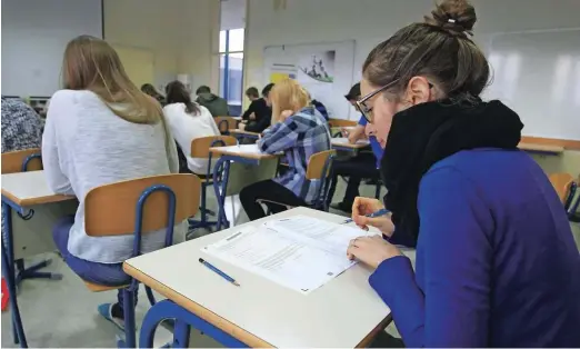  ?? Foto Leon Vidic ?? Predmetna komisija poudarja, da zdaj kandidati potrebujej­o mir, in ne javne diskusije o primernost­i naslova in navodil, kandidati pa odgovarjaj­o, da so jih najbolj vznemirili prav navodila in naslov.