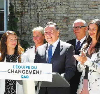  ?? PHOTO MARC-ANDRÉ GAGNON ?? Le chef de la CAQ, François Legault, qui a confirmé la candidatur­e de Joëlle Boutin (à gauche) dans Jean-talon, entouré des candidats Svetlana Solomykina (Taschereau), Mario Asselin (Vanier–les Rivières) et Geneviève Guilbault (Louis-hébert).