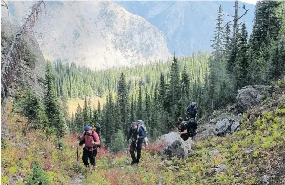  ?? PHOTOS: ANDREW PENNER ?? Andrew Penner’s five-man posse approaches Windy Pass on the second day of the Heiko’s hike.