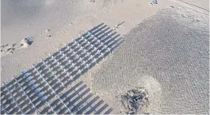  ?? BLOOMBERG ?? Photovolta­ic modules at a solar power plant near Golmud, in China’s Qinghai province.