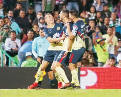  ??  ?? Guido Rodríguez hizo un golazo y con ello se concretó una versión más del Clásico Joven, ahora en la Liguilla.