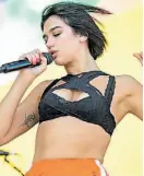  ??  ?? Dua Lipa. Sería mejor nuevo artista.