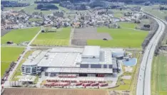  ?? Foto: Ulrich Wagner ?? Der Firmensitz der Tricor AG liegt direkt an der A96. Im Hintergrun­d zu sehen ist Kirchdorf, ein Stadtteil von Bad Wörishofen.