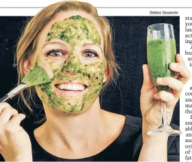  ?? Stefano Giovannini ?? Post reporter Lauren Steussy says actress Salma Hayek’s “Aloe Greens” smoothie tastes good, but gave her brain freeze when she put it on her face.