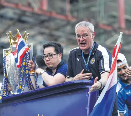  ??  ?? Claudio Ranieri, right, and Aiyawatt Srivaddhan­aprabha during a victory parade in Bangkok last year.