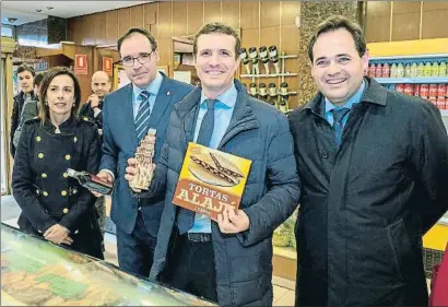  ?? JOSÉ DEL OLMO / EFE ?? El presidente del PP, Pablo Casado, ayer durante una visita a Cuenca