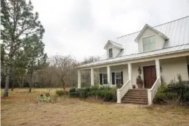  ?? ANDREW J. WHITAKER/THE POST AND COURIER VIA AP ?? The main house at the Murdaugh Moselle property is shown Wednesday in Islandton, S.C.