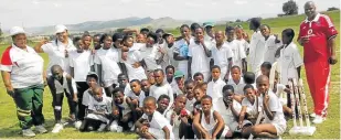  ?? Picture: SUPPLIED ?? CHAMPS: The Empumelelw­eni Senior Primary School team represente­d the Queenstown district at the provincial Bakers mini cricket tourney on Tuesday
