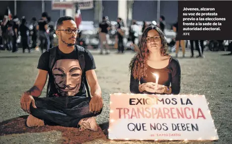  ?? /EFE ?? Jóvenes, alzaron su voz de protesta previo a las elecciones frente a la sede de la autoridad electoral.