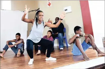  ?? PICTURES: NOKUTHULA MBATHA ?? Lead actress Thembelihl­e Hadebe and members of the Ngizwe (‘hear me’) Youth Theatre group rehearse for The Little One at the Noordgesig Community Hall.