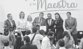  ?? / FLOR CASTAÑEDA ?? El gobernador
David Monreal, reconoció al magisterio zacatecano.