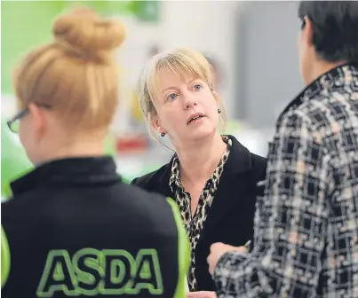  ?? Picture: Kim Cessford. ?? Health Secretary Shona Robison chats to Asda staff involved in the Drinkaware campaign at Asda Milton, Dundee.