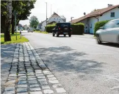  ?? Foto: leit ?? Das Landratsam­t will die Kreisstraß­e LL 16 in Denklingen ausbauen. In der Leederer Straße soll nach Meinung des Gemeindera­ts eine Verkehrsin­sel entstehen.