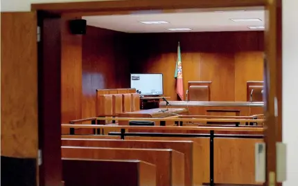  ?? ?? Repetição do julgamento decorre no Juízo Central Criminal do Tribunal da Comarca da Madeira.