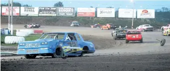  ?? BERND FRANKE/POSTMEDIA NEWS ?? Vineland racer Tanner Podwinski's Monte Carlo is stranded and turned the wrong way after losing two wheels and part of a tire assembly during the Hoosier Stock feature Saturday night at Merrittvil­le Speedway in Thorold.