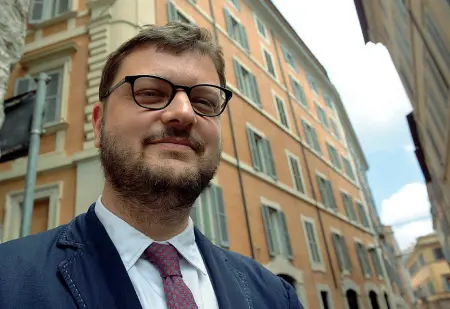  ??  ?? Confronto Gennaro Migliore esponente dem e sottosegre­tario alla Giustizia nel governo Renzi