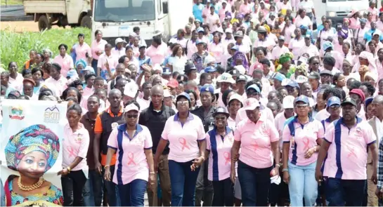  ?? PHOTO Govt House ?? Wife of Ekiti State Governor, Erelu Bisi Fayemi (second left) with family members of the late deputy governor of the state and government officials, during a cancer awareness rally and distributi­on of breast self examinatio­n kit organised by the state...