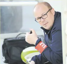  ?? Photo DNA J.-C. Dorn ?? Julien Chastanet a décidé d’intégrer beaucoup de sport de corps à corps dans la préparatio­n physique de ses joueurs.