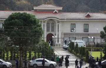  ??  ?? Turkish police forensic experts and plaincloth­es police officers stand at the entrance of a villa in the Samanli village of the Termal district, as police search inside in relation to the investigat­ion into the killing of Khashoggi. — Reuters photo