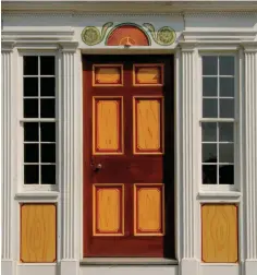  ??  ?? This vivid, grain-painted door is surmounted by a painted fan decoration. [Jonas More House, built 1818 in Roxbury County, Delaware; relocated to the Farmers’ Museum, Cooperstow­n, N.Y.] LEFT