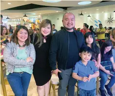  ??  ?? DAVAO de Oro Governor Jayvee Tyran Uy and family