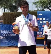  ??  ?? Le sourire du jeune Lucas Catarina ( ans), après sa belle médaille d’argent en tennis.