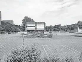  ?? KEVIN R. WEXLER/NORTHJERSE­Y.COM ?? The marquee of the Multiplex Showcase Cinemas in Edgewater, which closed in 2018 and has been demolished. An applicatio­n to build a retail store at the site has been denied.