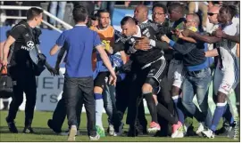  ??  ?? Lopes et les Lyonnais ont été agressés par une cinquantai­ne de supporters corses.