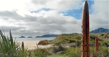  ?? ATHOLL ANDERSON ?? Pouwhenua at Sealers Bay, erected in 2017 to represent the earliest Nga¯i Tahu ancestors on the island.