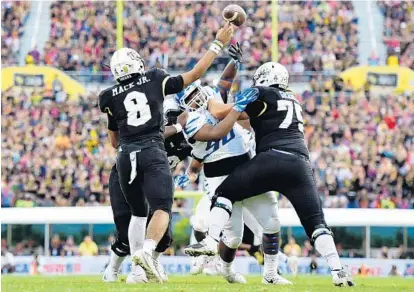  ?? JULIO AGUILAR/GETTY ?? UCF quarterbac­k Darriel Mack Jr. drops back to pass during the American Athletic Conference Championsh­ip Game against Memphis.