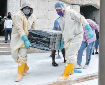  ?? FOTO: JOSE SANCHEZ/AFP ?? Die Hafenstadt Guayaquil in Ecuador hat mehr Todesopfer als Kolumbien und Argentinie­n zusammen.