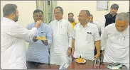  ?? SANTOSH KUMAR/HT PHOTO ?? Tejashwi offers sweets to the four AIMIM MLAs who joined RJD, in Patna on Wednesday.