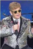  ?? LA NACIÓN, ARGENTINA. ?? Elton John está realizado con la cinta.