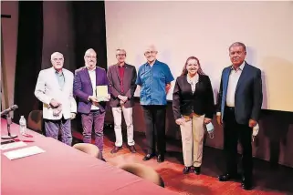  ?? / CORTESÍA N. SÁENZ ?? Cronistas queretanos que de manera presencial fueron partícipes de la presentaci­ón