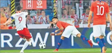  ??  ?? PICHICHI. Lewandowsk­i, ha sido el máximo goleador de la fase previa europea con 16 goles.