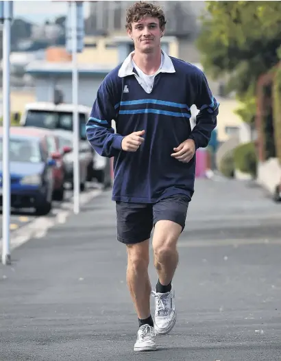  ?? PHOTO: GREGOR RICHARDSON ?? Still on track . . . Sam Bremer runs in Dunedin yesterday during a work break as he prepares to head to Christchur­ch for the national track and field championsh­ips.