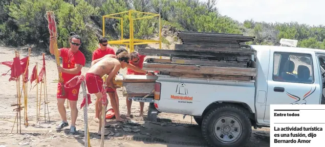  ??  ?? en la zona de playa es uno de los temas primordial­es para llevarles seguridad a los veraneante­s, según comentó el director de Turismo. El equipamien­to