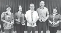  ??  ?? PIKUL CABARAN: (Dari kiri) Jane, Lau, Thomas, Dr Chen dan Annette akan bertanding Pertanding­an Ucapan Internatio­nal Speech dan Table Topic peringkat kawasan pada 24 Februari ini.