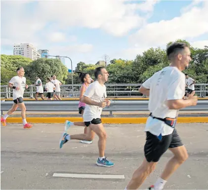  ?? ?? Circuito costero. Parte de la carrera se hizo en la zona ribereña de Vicente López, un terreno plano.