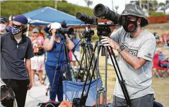  ?? Staff file photo ?? Onlookers watch and capture the test flight of SpaceX’s Starship SN8 at Isla Blanca Park on South Padre Island, within sight of the December test launch about 5 miles away.