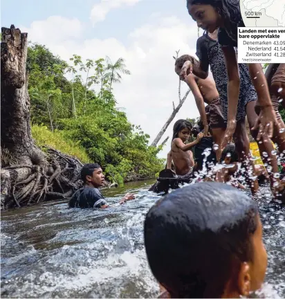  ?? FOTO’S VICTOR MORIYAMA ?? Het RENCA-natuurrese­rvaat in de Amazone moet volgens president Temer opengestel­d worden voor mijnbouw.