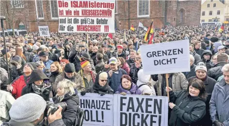  ?? FOTO:IMAGO ?? Eine rechte Anti-Asyl-Demo im Januar in Cottbus – zu der der Verein „Zukunft Heimat“und die mit ihr eng verbundene Brandenbur­ger AfD aufgerufen haben.