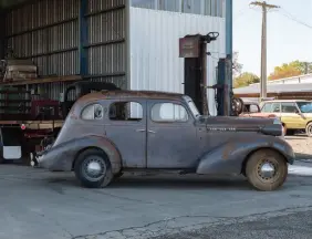  ??  ?? LEFT A new project for the team in ‘as found’ condition – this 1936 Oldsmobile will soon be restored to its former glory.
BELOW LEFT The body of this 1962 Porsche 356 is currently being reassemble­d by Paul Glasier.