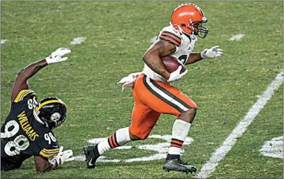  ?? DON WRIGHT / AP ?? Browns running back Nick Chubb, right, gets past Steelers inside linebacker Vince Williams (98) for a touchdown on a 40-yard pass play during the second half of Sunday’s wild-card playoff game in Pittsburgh.