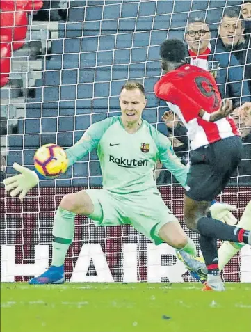  ?? FOTO: EFE ?? Paradón antológico de Ter Stegen a un tiro a bocajarro de Williams que era el 2-1 sí o sí